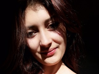 MoroOLove webcam girl as a performer. Gallery photo 2.