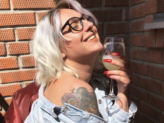 Sonya_Wine webcam girl as a performer. Gallery photo 1.