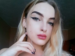 Medelina webcam girl as a performer. Gallery photo 2.