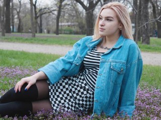 Medelina webcam girl as a performer. Gallery photo 4.