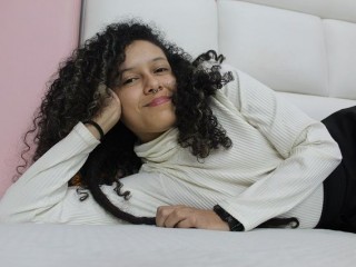 LunaGolden webcam girl as a performer. Gallery photo 3.