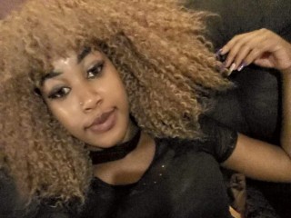 Shanky_titis webcam girl as a performer. Gallery photo 1.