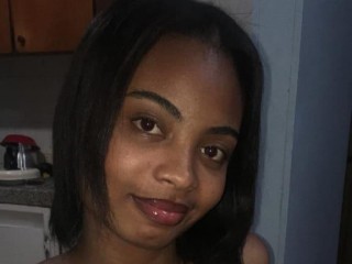 MiaShannon webcam girl as a performer. Gallery photo 1.