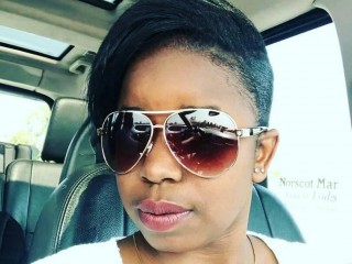 LeeAngie webcam girl as a performer. Gallery photo 1.