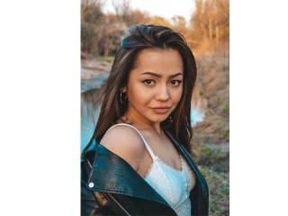 DIVOSHOW webcam girl as a performer. Gallery photo 1.