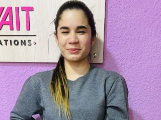 Aliececroos webcam girl as a performer. Gallery photo 1.