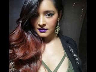 Miia_walkerr webcam girl as a performer. Gallery photo 1.