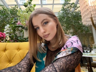 GossipGirl_xoxo webcam girl as a performer. Gallery photo 6.