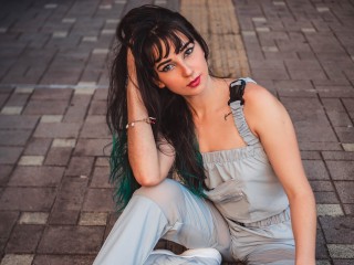 MiaSuarez webcam girl as a performer. Gallery photo 3.