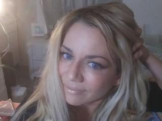 MimiWeston webcam girl as a performer. Gallery photo 3.