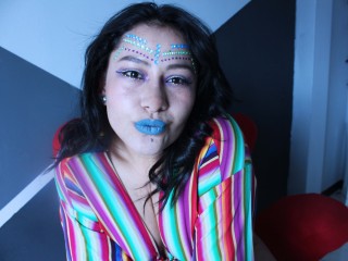 MiaQuin webcam girl as a performer. Gallery photo 3.