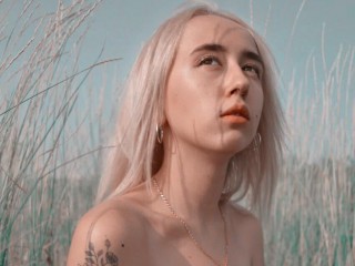 MelisaMellani webcam girl as a performer. Gallery photo 1.