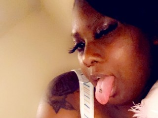 Kandiee22 webcam girl as a performer. Gallery photo 1.