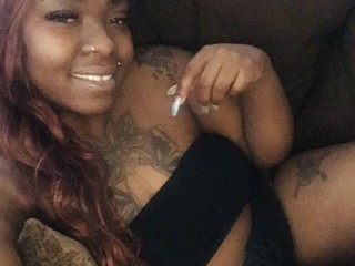 ExquisitleyYours webcam girl as a performer. Gallery photo 1.