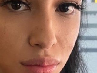 BrunaSmith webcam girl as a performer. Gallery photo 1.