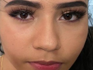 MiaPeterss webcam girl as a performer. Gallery photo 1.