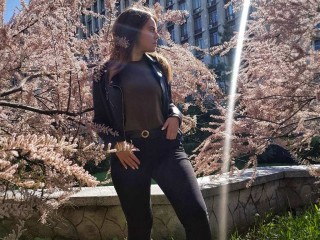 Braniya webcam girl as a performer. Gallery photo 3.