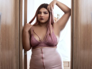 Venushumain webcam girl as a performer. Gallery photo 2.
