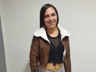 CLARALEWIIS webcam girl as a performer. Gallery photo 1.