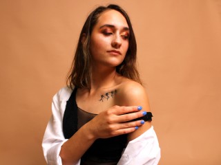 MiaFlores webcam girl as a performer. Gallery photo 2.