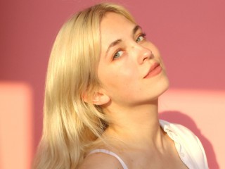 PyperBright webcam girl as a performer. Gallery photo 1.