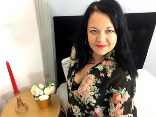 SavannaCharming webcam girl as a performer. Gallery photo 2.