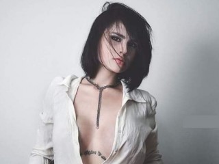 EevaBlack webcam girl as a performer. Gallery photo 3.