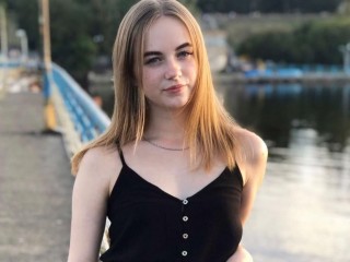 Santramera webcam girl as a performer. Gallery photo 2.