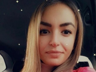 AlisonChockolad webcam girl as a performer. Gallery photo 1.