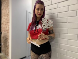 SilviaBanks webcam girl as a performer. Gallery photo 1.