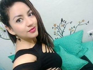 jirethlatin webcam girl as a performer. Gallery photo 1.