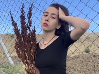 MelisaMellani webcam girl as a performer. Gallery photo 2.