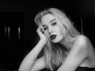 Maryana_Rich webcam girl as a performer. Gallery photo 2.