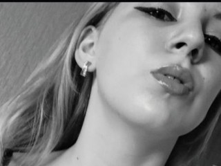 CarolineDias webcam girl as a performer. Gallery photo 1.