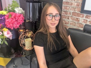 LisaBatts webcam girl as a performer. Gallery photo 1.