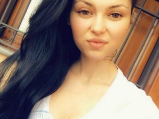 AngelaMiss webcam girl as a performer. Gallery photo 1.