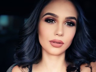 MIYCHELLE webcam girl as a performer. Gallery photo 1.