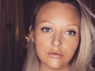 NikkiBanks2311 webcam girl as a performer. Gallery photo 2.