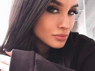 LaMantra webcam girl as a performer. Gallery photo 2.