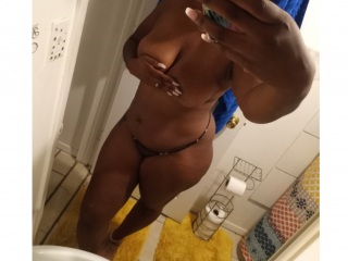 MimiOshun webcam girl as a performer. Gallery photo 2.