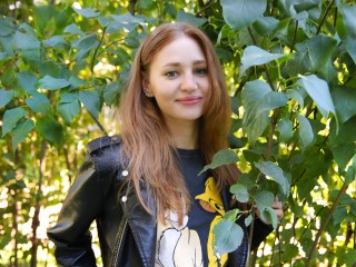 ZenaReeds webcam girl as a performer. Gallery photo 1.