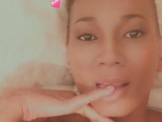 Ebonymilf84 webcam girl as a performer. Gallery photo 1.