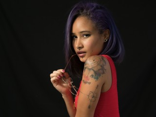 EmilyHossk webcam girl as a performer. Gallery photo 1.