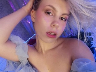 NikoleeBlack webcam girl as a performer. Gallery photo 4.