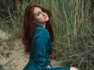 RedSofi webcam girl as a performer. Gallery photo 2.