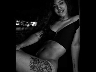 hanlly webcam girl as a performer. Gallery photo 1.