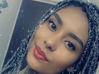 marianahill webcam girl as a performer. Gallery photo 3.