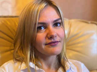 ChloeDecart webcam girl as a performer. Gallery photo 2.