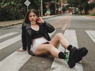 JuliaThunderstruck webcam girl as a performer. Gallery photo 1.