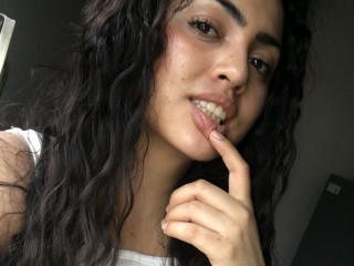 AmyLuis webcam girl as a performer. Gallery photo 2.